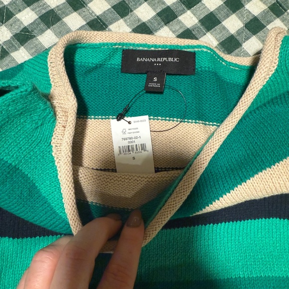 Banana Republic Cropped Sweater Tank - Picture 7 of 7